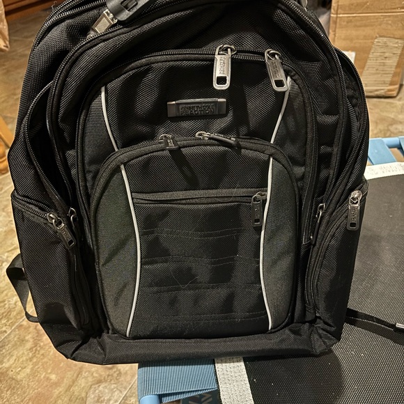 Kenneth Cole Reaction Backpack Like New - Picture 13 of 15